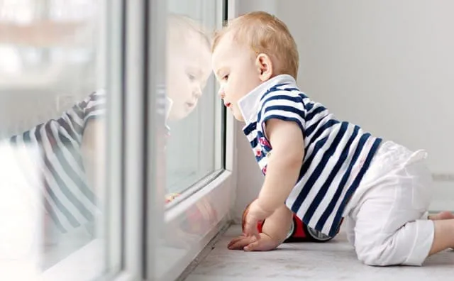 Безпека дітей: як уникнути небезпеки падіння з вікна