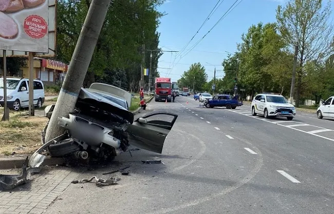 Серйозна ДТП у Миколаєві: Поліція вивчає подробиці зіткнення авто ВАЗ і BMW