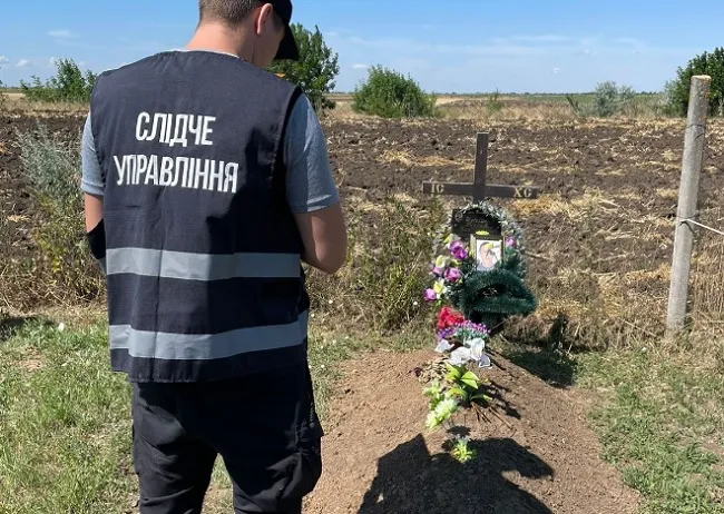 Ексгумація в Миколаївській області: двох чоловіків, вбитих російськими військовими, витягли з-під землі