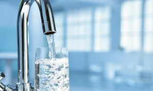 У Миколаєві очищують величезні резервуари для накопичення води