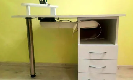 Стол для маникюра: правила выбора качественной мебели