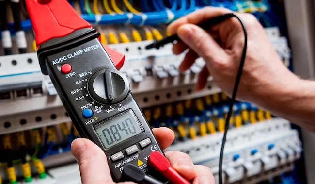 Что представляют собой цифровой мультиметр и цифровой осциллограф?