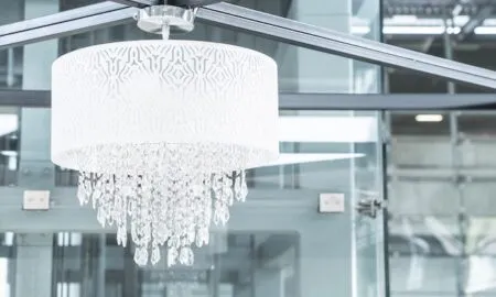 В чому основні переваги використання світлодіодних люстр? / Фото: topntp26 freepik.com