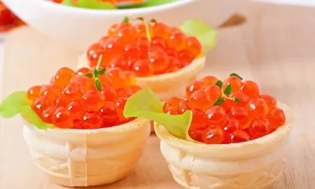 Из какой рыбы лучше икра: кеты, форели или других видов? / Фото: timolina freepik.com