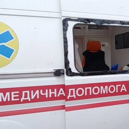 На Миколаївщині карета швидкої допомоги потрапила під обстріл