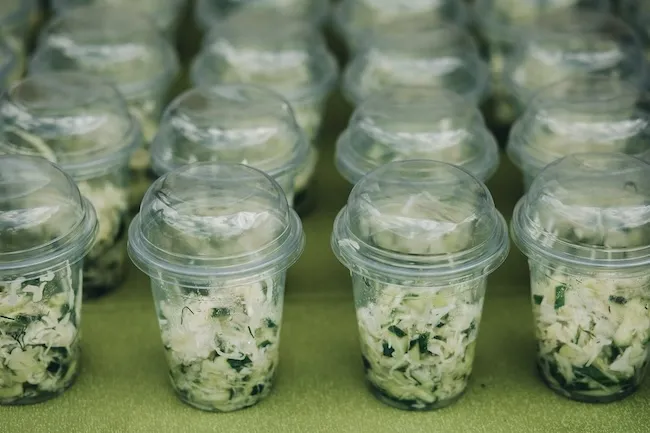 Роль полімерних ємностей у зберіганні та транспортуванні супів: ефективність та безпека