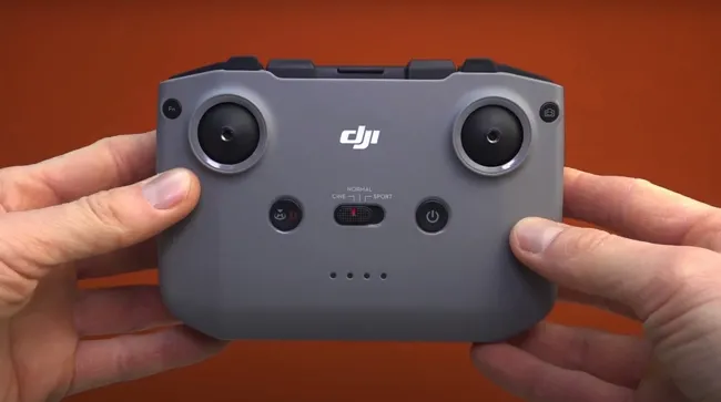 Хто обирає квадрокоптер DJI Mavic 3