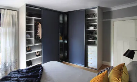 Угловой шкаф: в чем преимущества такой мебели?