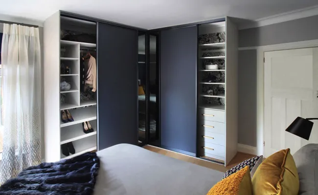 Угловой шкаф: в чем преимущества такой мебели?