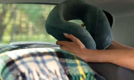 Как выбрать подушку в машину под шею?