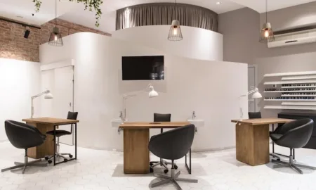 Як правильно обрати манікюрний стіл: поради для майстрів і власників салонів