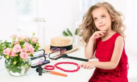 Дитячі обручі для волосся та біжутерія – чому це часто купують оптом?