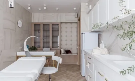 Як обрати косметологічну кушетку для салону краси: практичний посібник