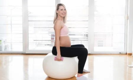 Чому легінси для вагітних – улюблений одяг жінок при надії