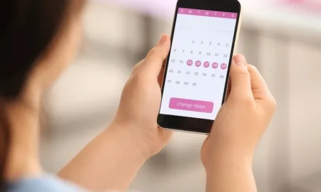 Почему мажет между циклами: пять причин, о которых не говорят вслух