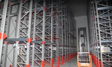 Выездные стеллажи для оптимизации работы склада