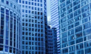 У чому переваги фасадних систем та вікон з алюмінію?