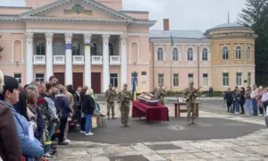 Прощання з героями