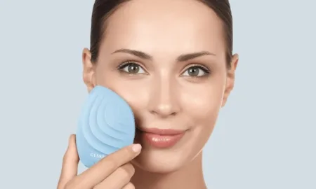 С какими проблемами справляются аппараты для чистки лица и тела