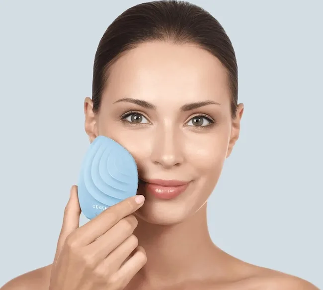 С какими проблемами справляются аппараты для чистки лица и тела