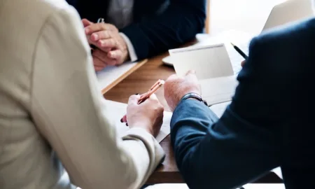 Чим робота адвоката відрізняється від роботи адвокатського бюро?