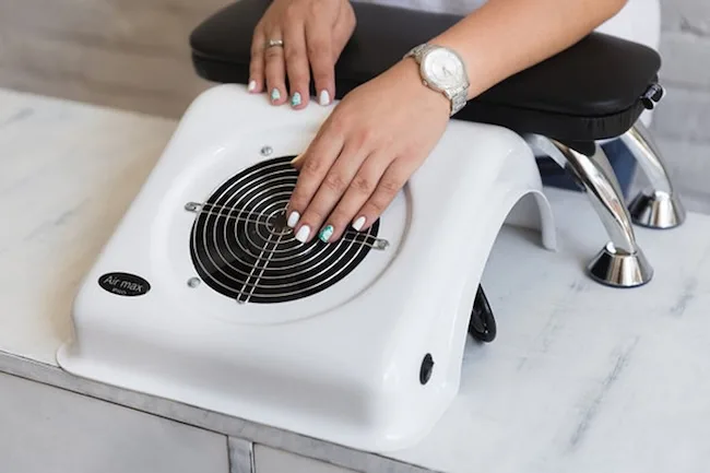 Как выбрать идеальную вытяжка для маникюра: практическое руководство для мастеров и владельцев салонов