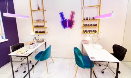 Как выбрать идеальный маникюрный стол: практичное руководство для мастеров и владельцев салонов