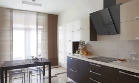 Вбудована чи окремо стояча витяжка: що краще для вашої кухні?