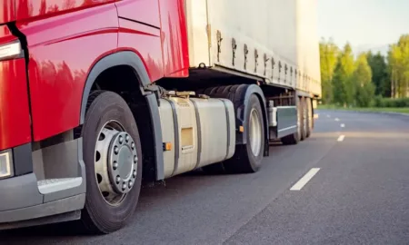 Рух вантажівок