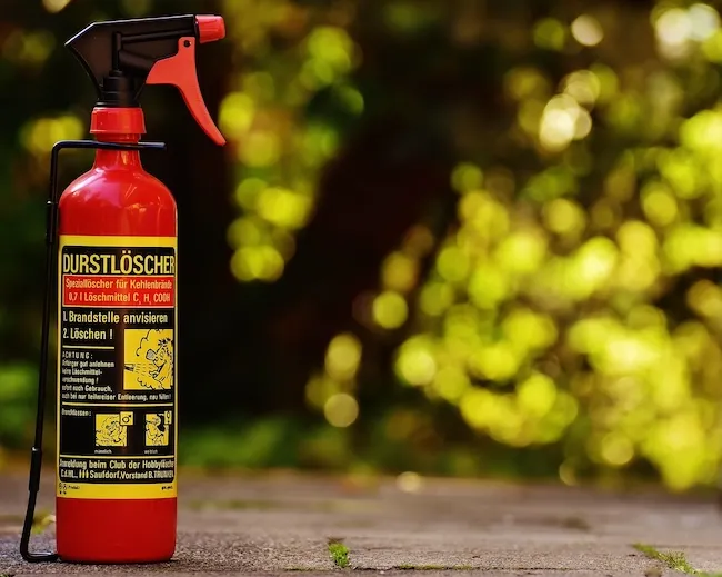 Автомобильный огнетушитель: обязательный элемент безопасности или формальность?