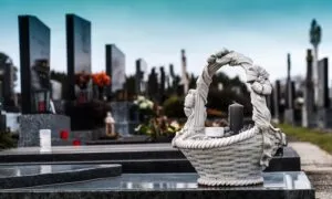 Інструкція з життя після втрати: як сучасний ритуал допомагає не втратити себе