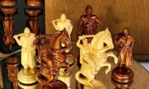 Як виготовляють шахматні фігури ручної роботи