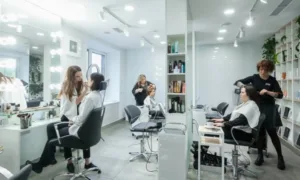 Как выбрать стул для парикмахерского зала без ошибок