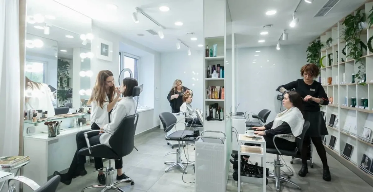 Как выбрать стул для парикмахерского зала без ошибок