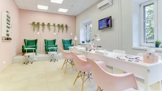 Манікюрний стіл