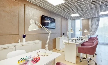 Як обрати манікюрний стіл без помилок: практичний алгоритм для майстра та салону