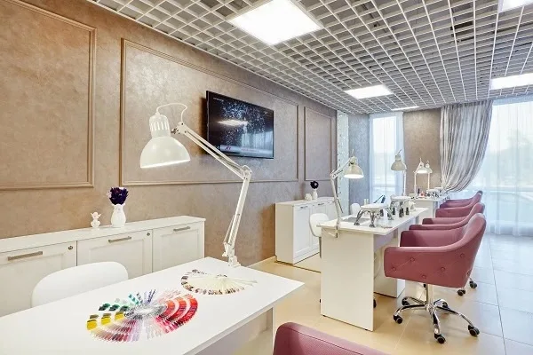 Як обрати манікюрний стіл без помилок: практичний алгоритм для майстра та салону