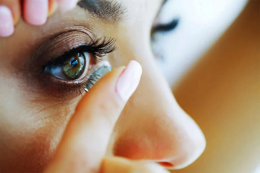 Кольорові контактні лінзи